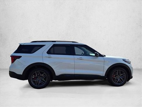 Used 2025 Ford Explorer ST AWD/4WD image 4