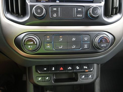 Used 2022 Chevrolet Colorado Z71 AWD/4WD image 17