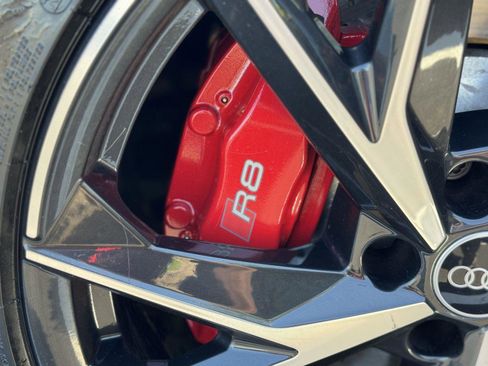 Used 2022 Audi R8 V10 w/ Premium Package RWD image 40