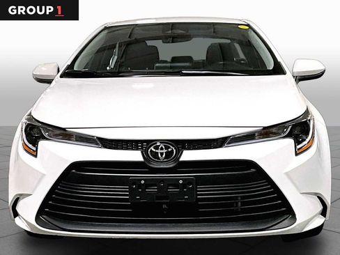 Certified 2025 Toyota Corolla LE FWD image 4