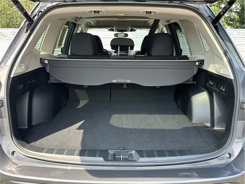 Used 2022 Subaru Forester Premium AWD/4WD image 31