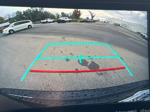 Used 2020 Toyota Highlander XLE image 16