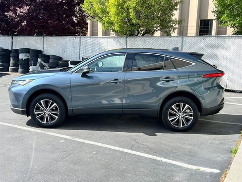 Used 2024 Toyota Venza LE AWD/4WD image 4