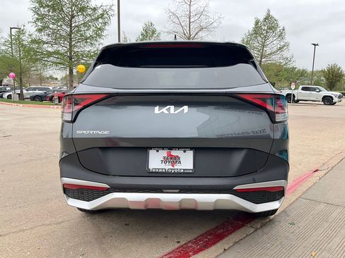 Used 2025 Kia Sportage LX image 7