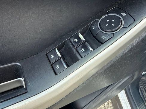 Used 2022 Ford Explorer XLT w/ Equipment Group 202A AWD/4WD image 10