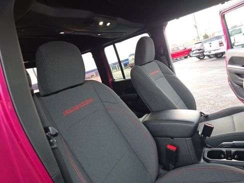 Used 2024 Jeep Wrangler Unlimited Rubicon image 39