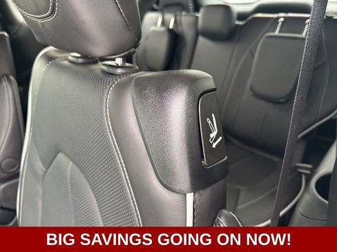 New 2026 Chrysler Pacifica Limited image 32