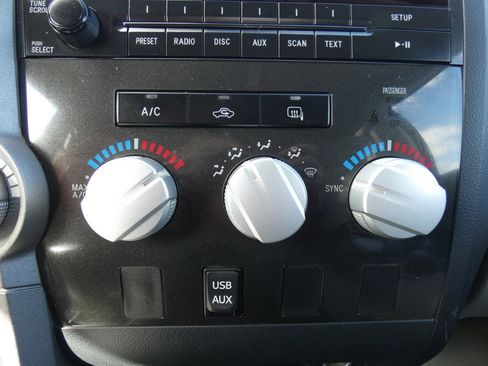 Used 2010 Toyota Tundra 4x4 Double Cab image 16