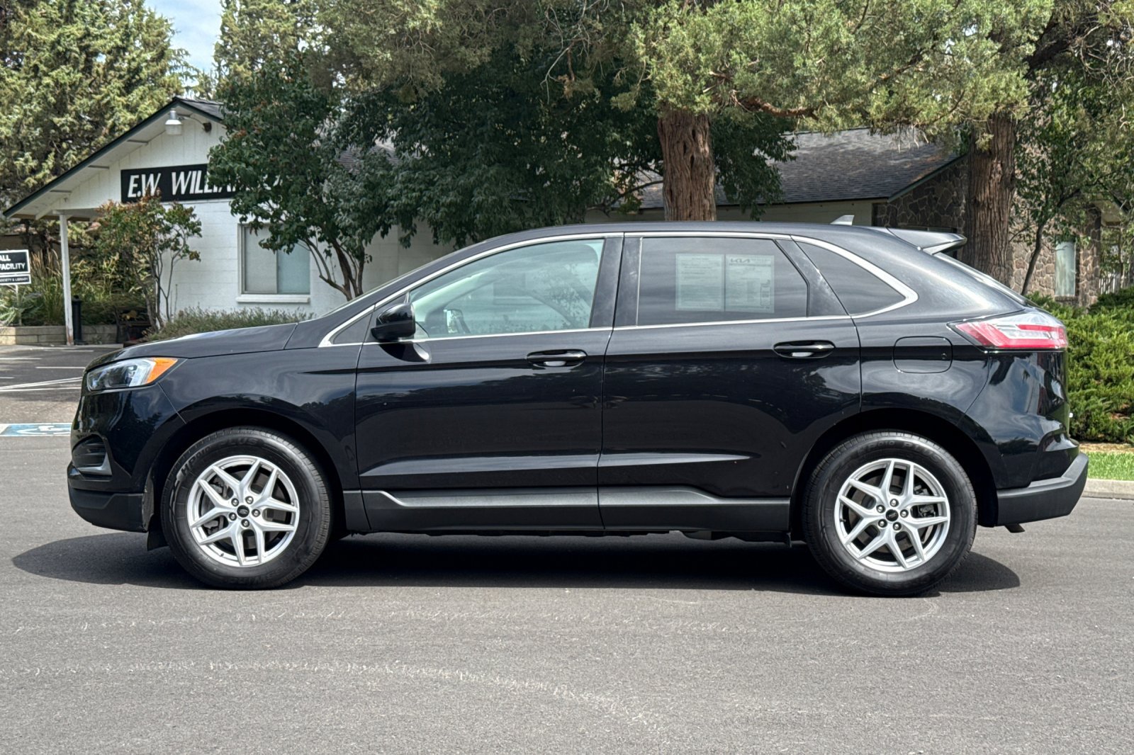 Used 2024 Ford Edge SEL AWD/4WD image 7