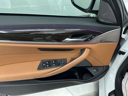 Used 2021 BMW 540i w/ Premium Package image 12