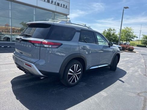 Used 2025 Nissan Pathfinder Platinum AWD/4WD image 9