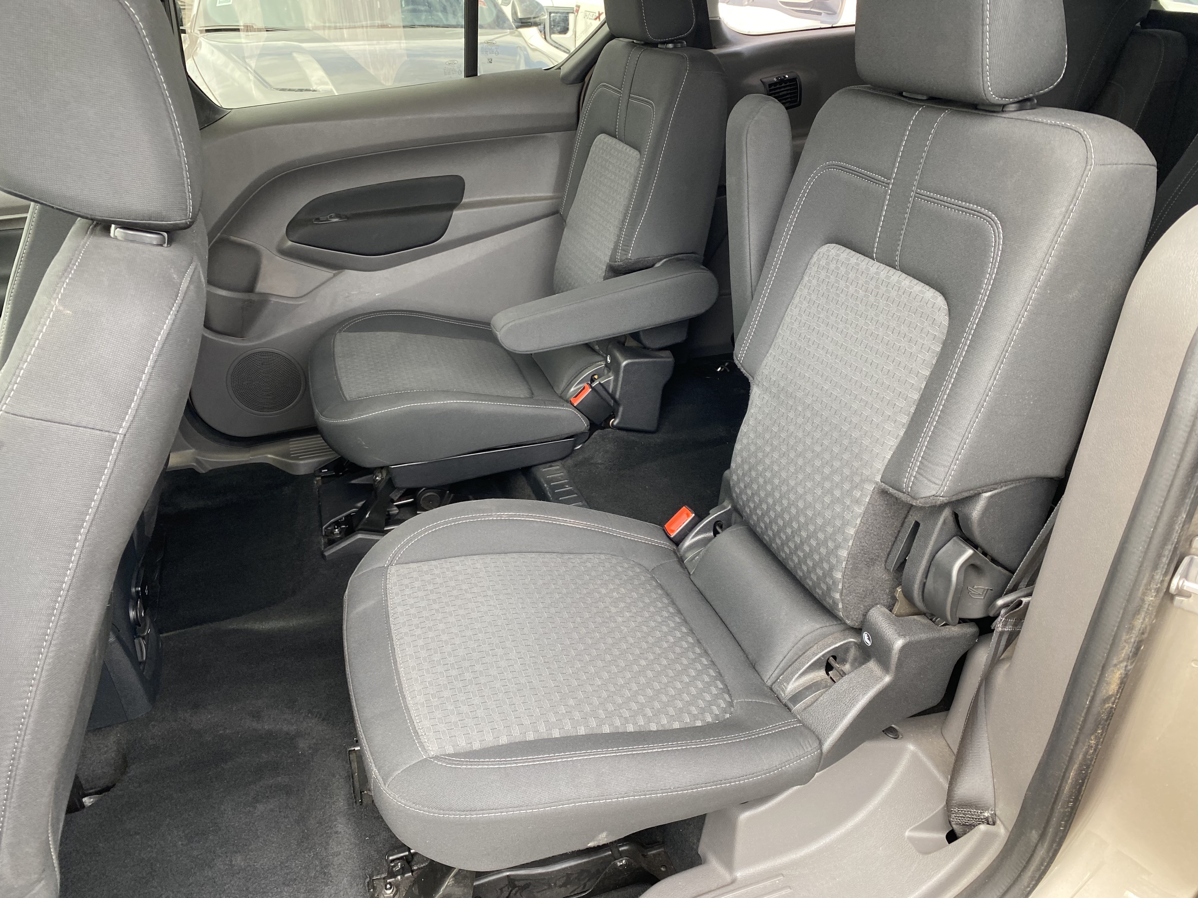 Used 2019 Ford Transit Connect XLT FWD image 14