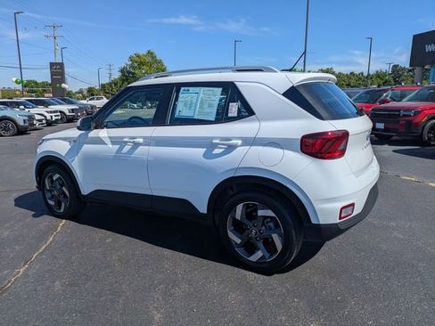 Certified 2026 Hyundai Venue SEL FWD image 6