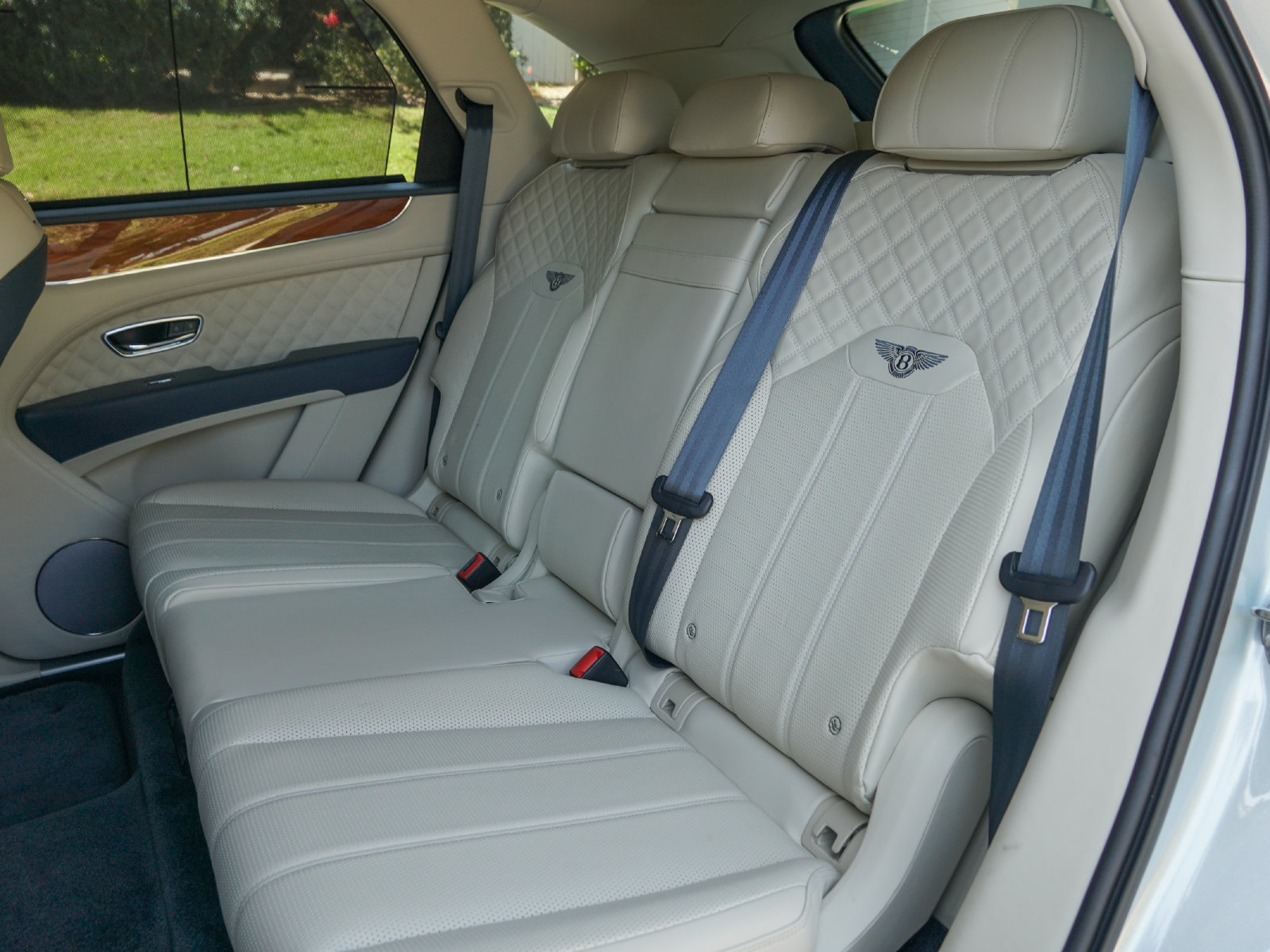 Certified 2023 Bentley Bentayga AWD/4WD image 24