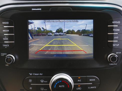 Used 2019 Kia Soul + FWD image 13