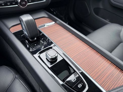 Certified 2023 Volvo XC60 B5 Plus AWD/4WD image 23