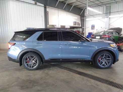 Certified 2025 Ford Explorer ST AWD/4WD image 2
