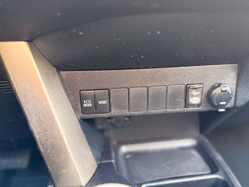 Used 2015 Toyota RAV4 XLE image 21