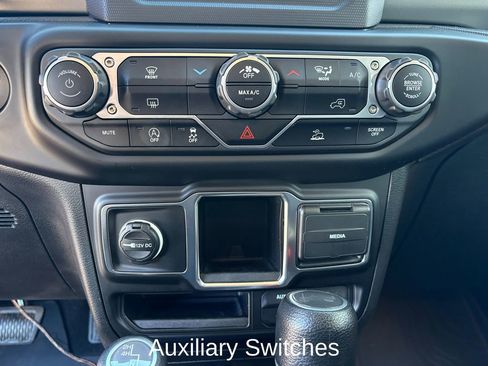 Used 2023 Jeep Wrangler Sport AWD/4WD image 19