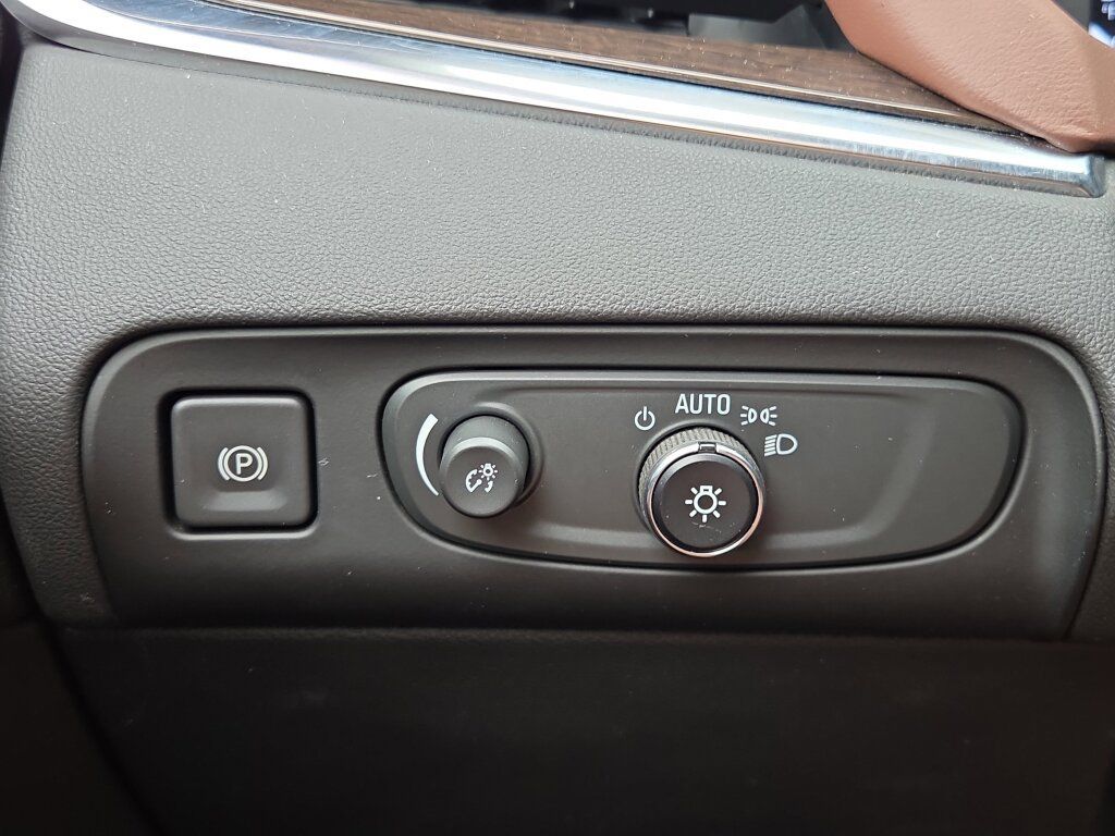 Used 2018 Buick Enclave Avenir w/ Avenir Technology Package FWD image 27