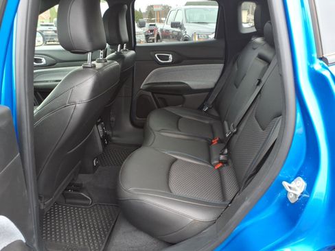 Used 2023 Jeep Compass Latitude w/ Convenience Group AWD/4WD image 14