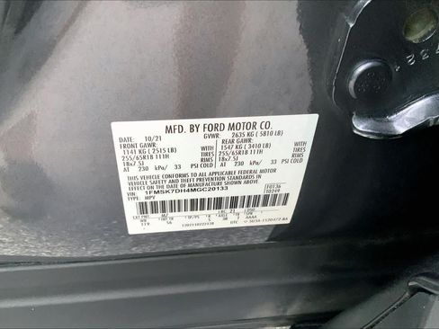 Used 2021 Ford Explorer XLT w/ Equipment Group 202A RWD image 29