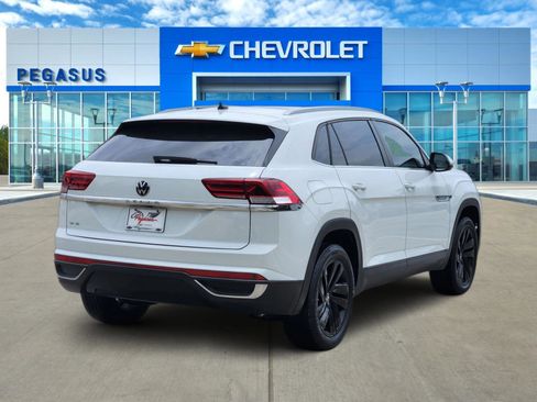 Used 2021 Volkswagen Atlas Cross Sport SE w/ Panoramic Sunroof Package FWD image 4