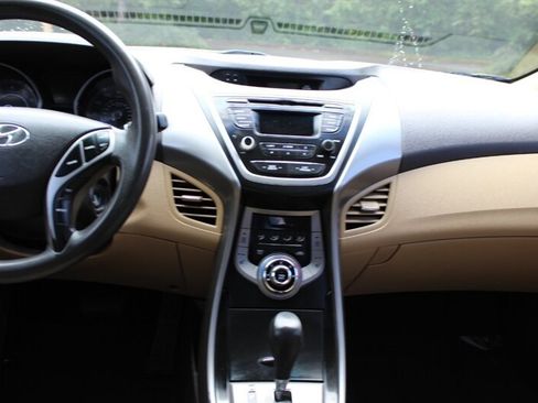 Used 2013 Hyundai Elantra GLS w/ Preferred Pkg FWD image 14