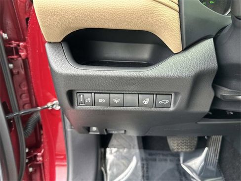 Used 2022 Toyota RAV4 XLE Premium image 31