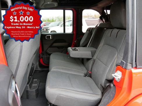 Used 2024 Jeep Wrangler Unlimited Sahara w/ Safety Group AWD/4WD image 11