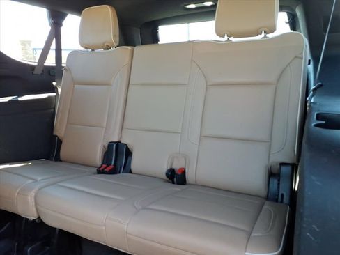 Used 2021 Chevrolet Suburban Premier w/ Premium Package image 19