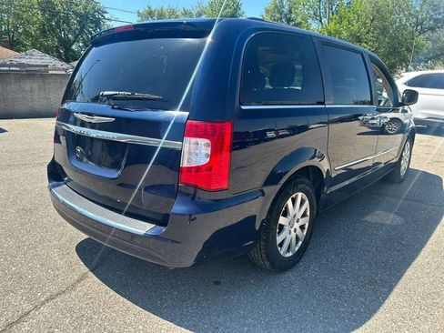 Used 2014 Chrysler Town & Country Touring w/ Driver Convenience Group FWD image 5