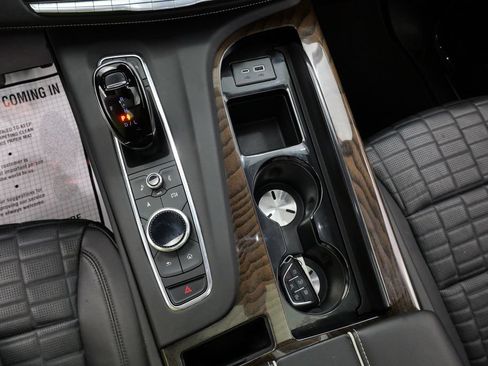 Used 2024 Cadillac Escalade Premium Luxury Platinum AWD/4WD image 33