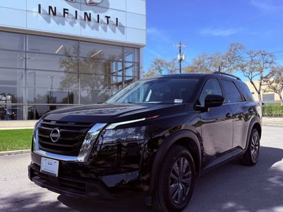 Used 2025 Nissan Pathfinder SV