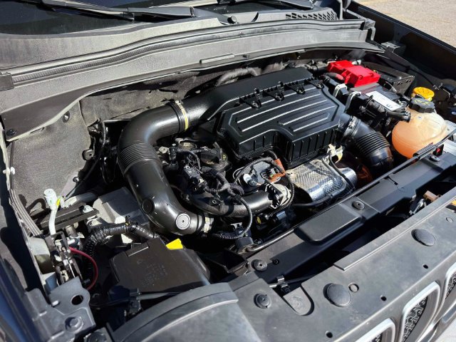 Certified 2023 Jeep Renegade Latitude AWD/4WD image 17