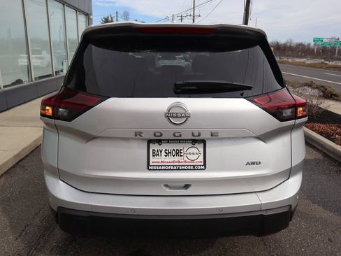 Certified 2025 Nissan Rogue SV AWD/4WD image 8
