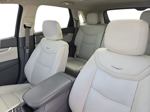 Used 2022 Cadillac XT5 Premium Luxury w/ Technology Package AWD/4WD image 11