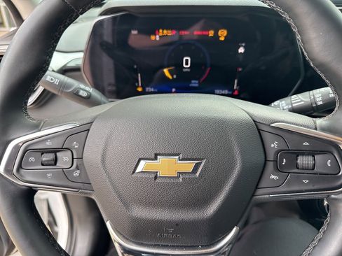 Used 2025 Chevrolet TrailBlazer LT w/ Convenience Package FWD image 8