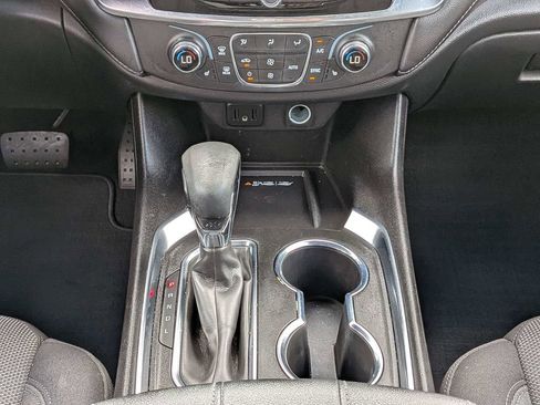 Used 2023 Chevrolet Traverse LT FWD image 22