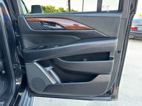 Used 2019 Cadillac Escalade ESV Luxury image 23