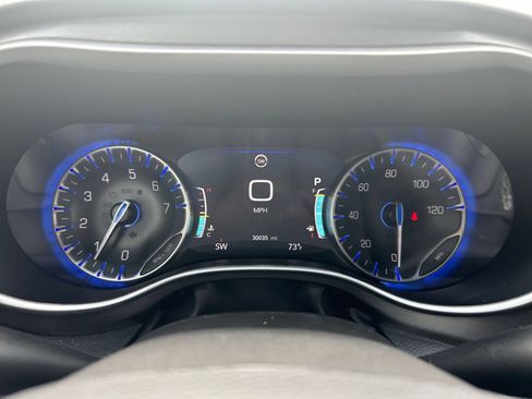 Used 2025 Chrysler Pacifica Select FWD image 33