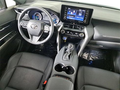 Used 2022 Toyota Venza XLE image 15