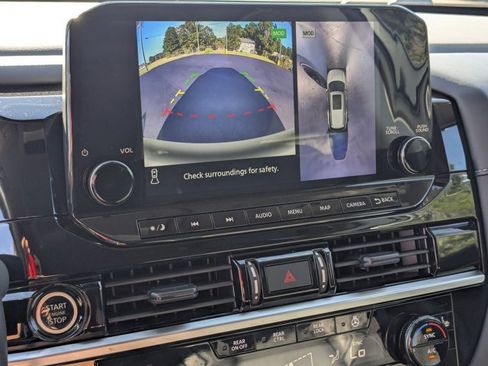 Certified 2024 Nissan Pathfinder SL image 21