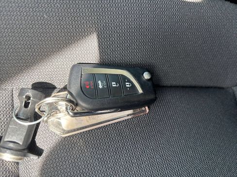 Used 2025 Toyota Corolla LE FWD image 22