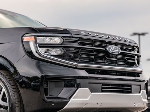 New 2026 Ford Expedition Platinum w/ Platinum Ultimate Package AWD/4WD image 6