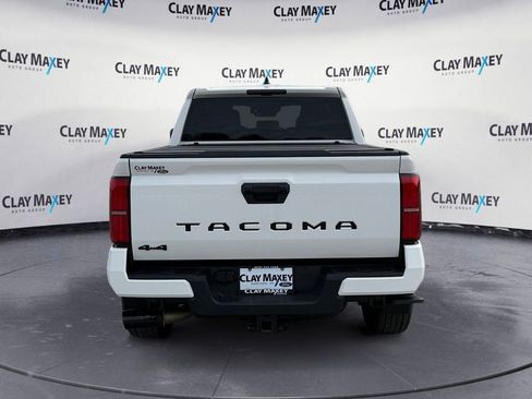 Used 2024 Toyota Tacoma TRD Sport image 4