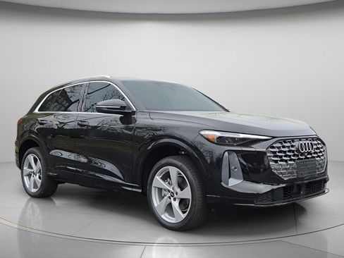New 2026 Audi Q5 Premium Plus AWD/4WD image 3