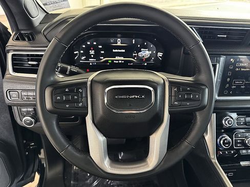 Used 2023 GMC Yukon XL Denali image 13