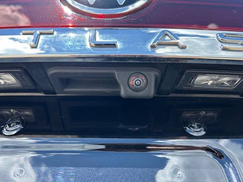 Certified 2024 Volkswagen Atlas Cross Sport SEL R-Line AWD/4WD image 43