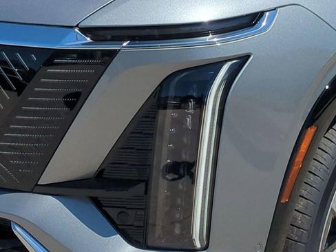 New 2026 Cadillac Vistiq Luxury w/ LPO, Floor Liner Package AWD/4WD image 17